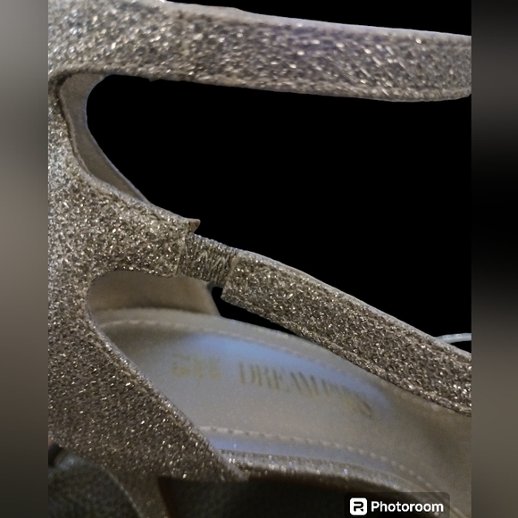 Dream Pairs silver shiney heels.  Womens. Size 7.5 - Picture 7 of 12